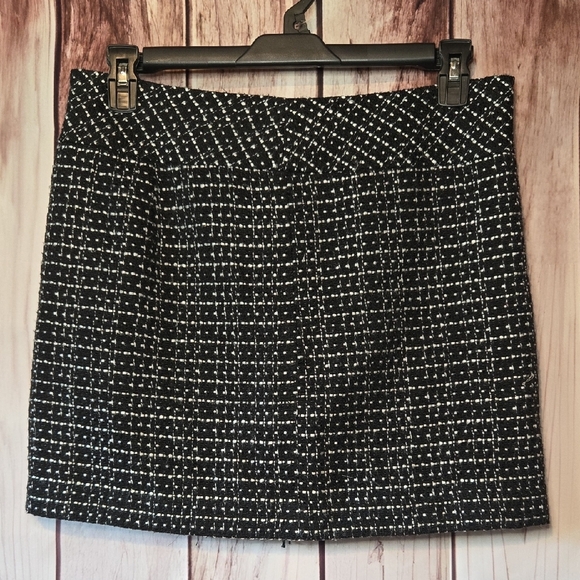LOFT Black and White Tweed Mini Skirt Size 8 - Picture 1 of 5